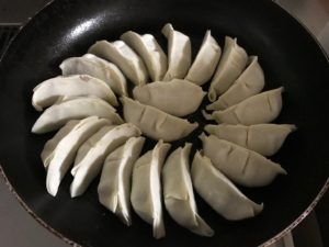 餃子、まるかわ