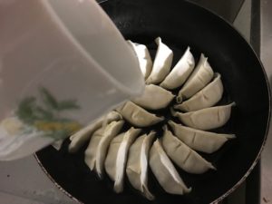 餃子、まるかわ