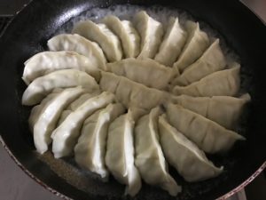 餃子、まるかわ