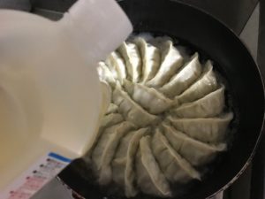 餃子、まるかわ