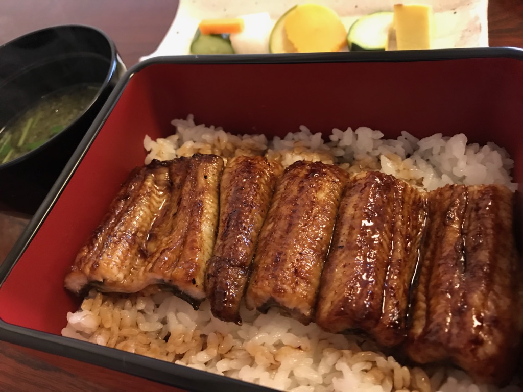 うな正